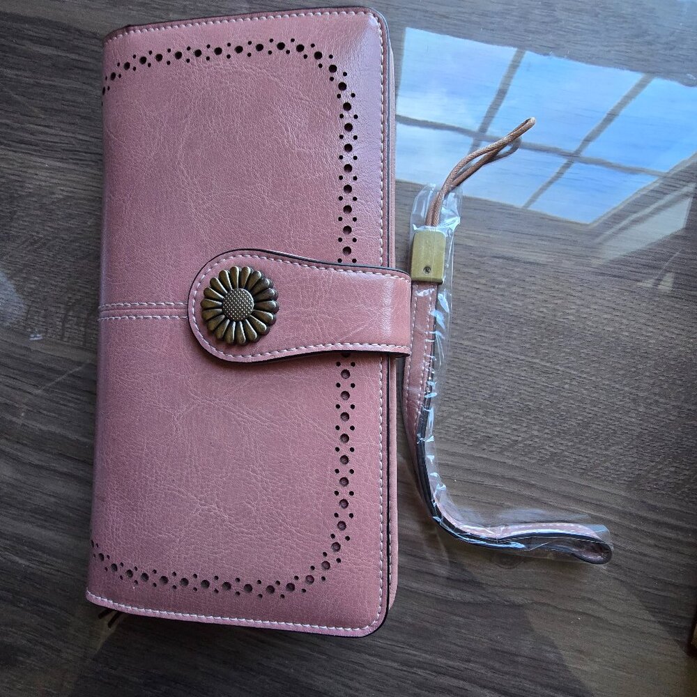 Ladies Pink Credit Card Wallet NEW with Wrist Strap